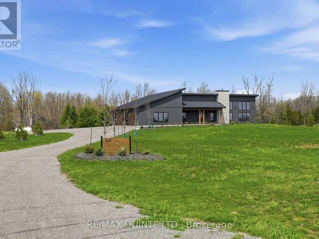 225 MITCHELLS CROSSROAD Prince Edward Ontario, K0K 2T0 - 3 Bedrooms Home For Sale
