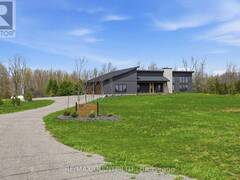 225 MITCHELLS CROSSROAD Prince Edward Ontario, K0K 2T0