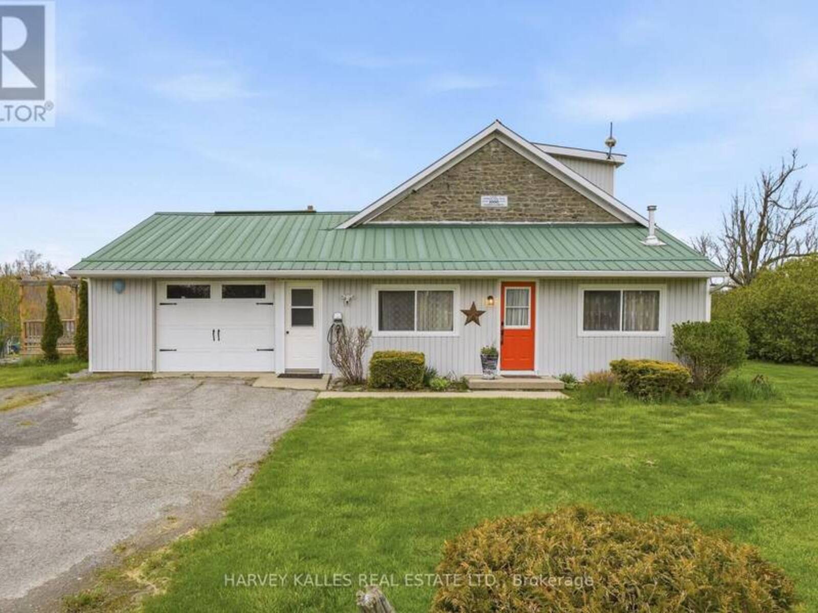 8 SCHOOL HOUSE ROAD, Hillier, Ontario K0K 2P0
