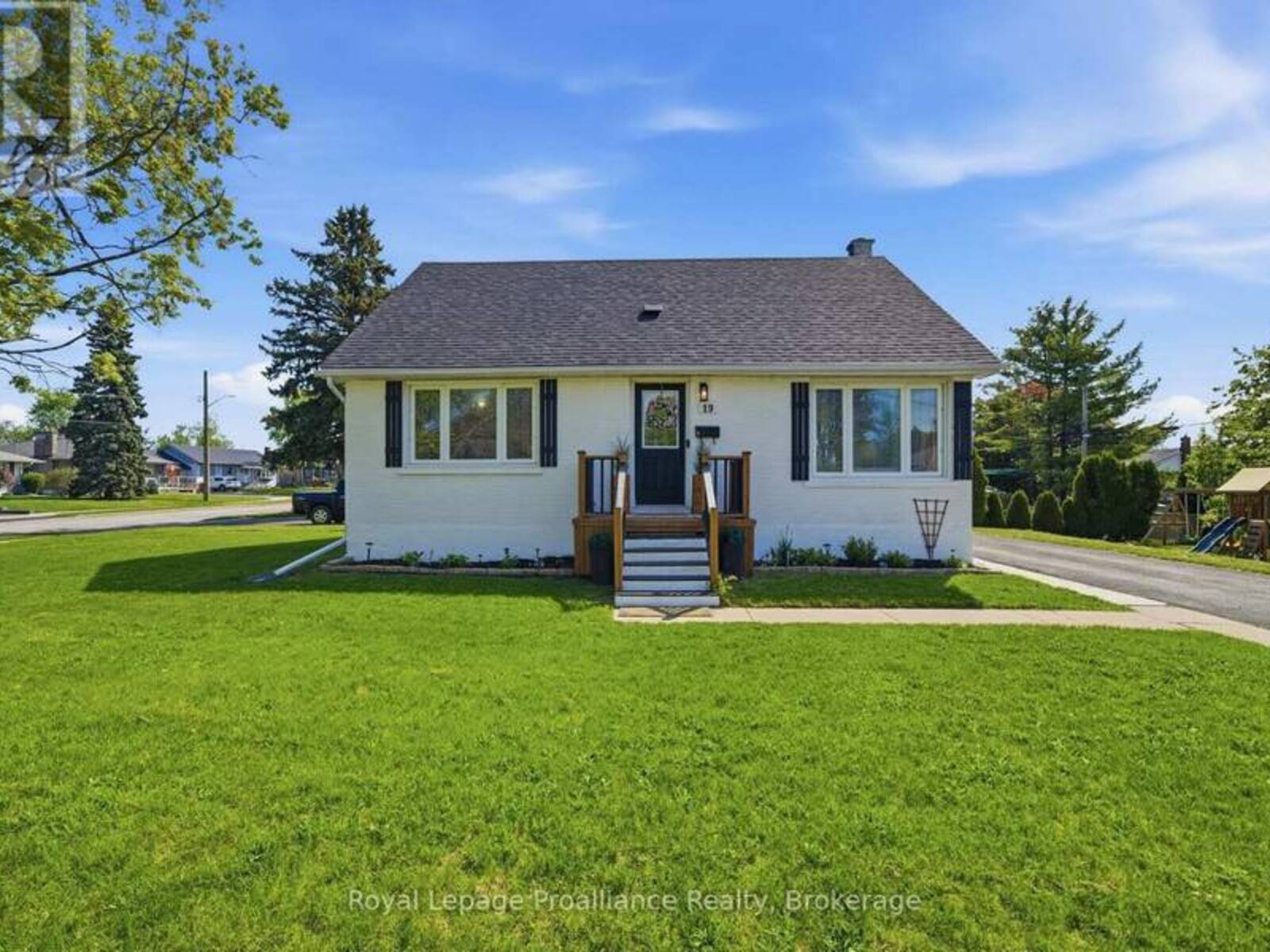 19 COLEMAN DRIVE, Quinte West, Ontario K8V 3A5