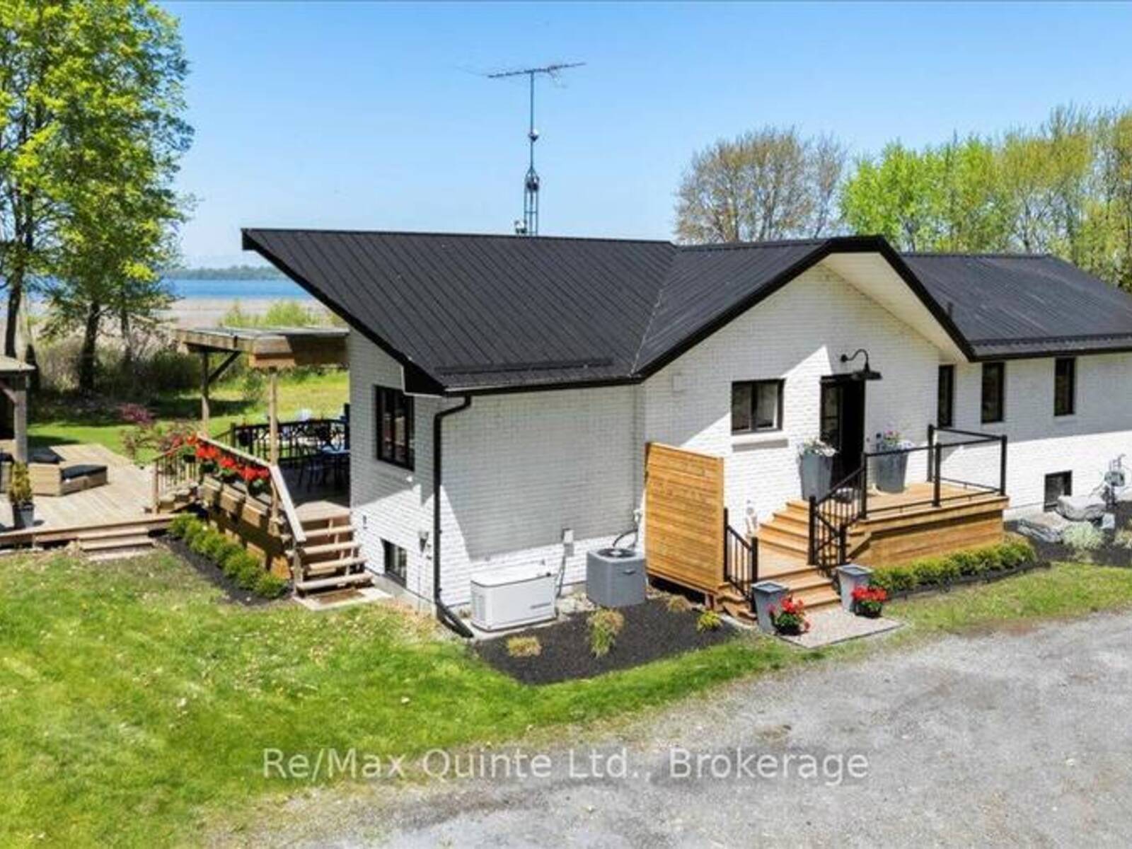 1406 COUNTY ROAD 12, Prince Edward, Ontario K0K 2T0