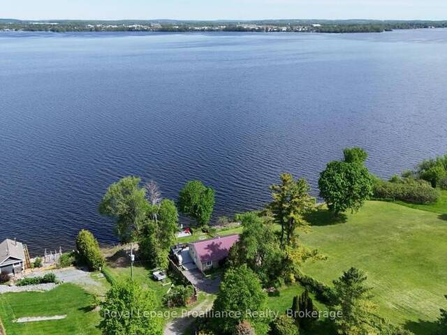 20 BONTER'S LANE Prince Edward Ontario, K0K 1L0 - 3 Bedrooms Waterfront Home For sale