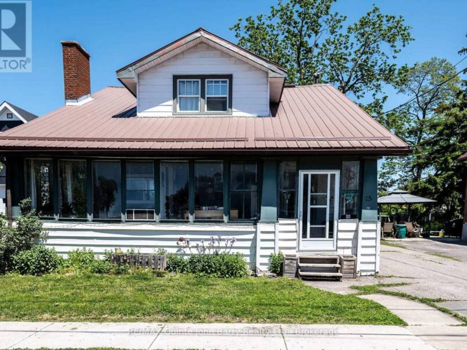 15 MERCIA STREET, Quinte West, Ontario K8V 2P2