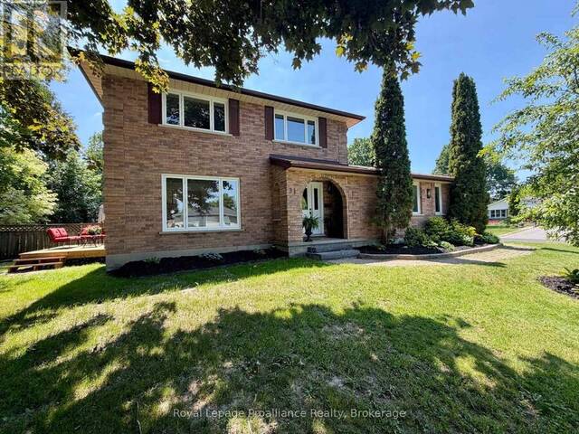 3 COOKE COURT Belleville Ontario, K8N 5N4 - 4 Bedrooms Home For Sale