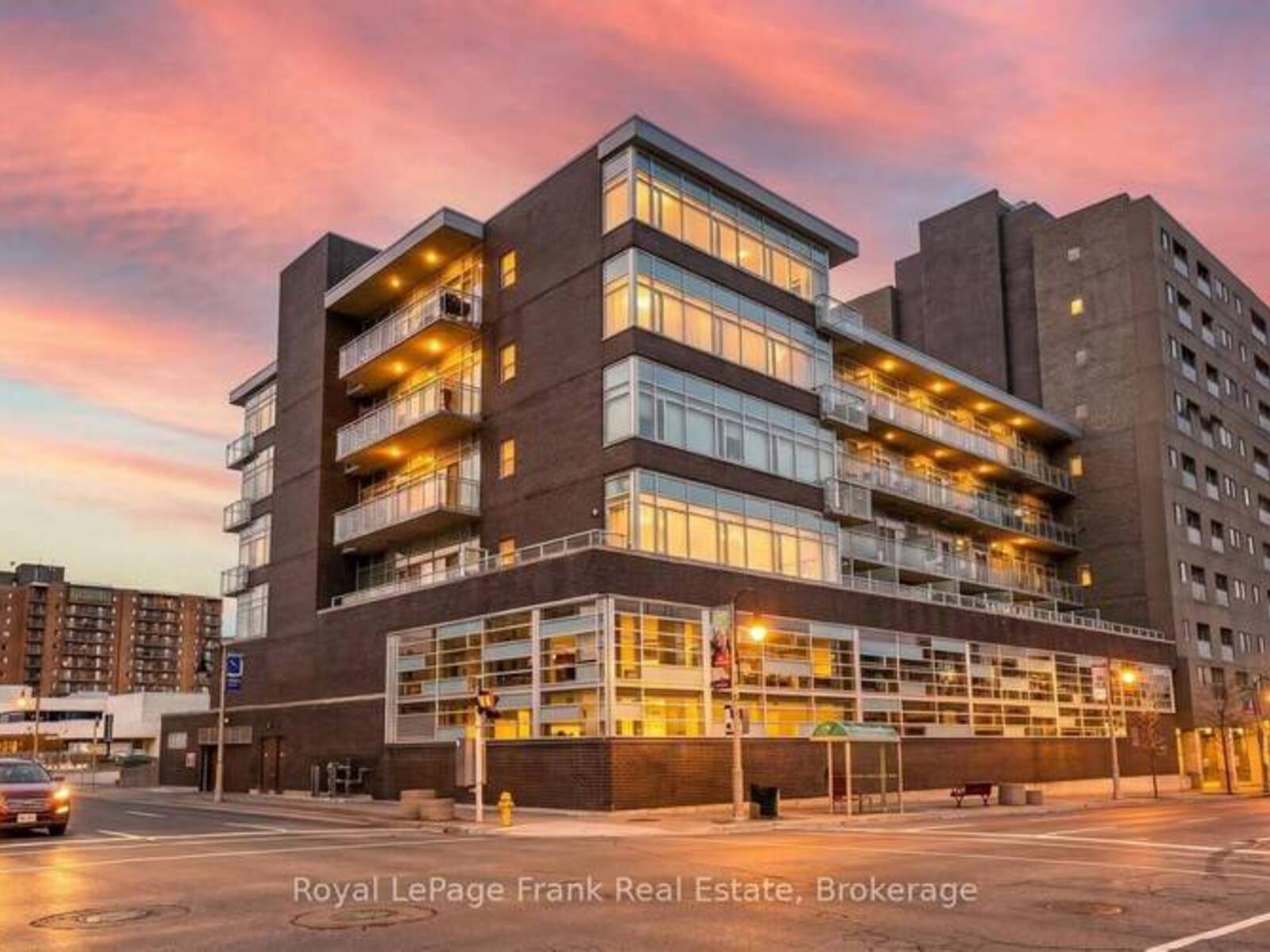 306 - 44 BOND STREET W, Oshawa, Ontario L1G 6R2