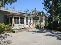 15 OAKWOOD DRIVE Fenelon Falls Ontario, K0M 1N0