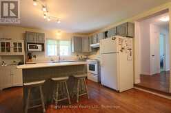 15 OAKWOOD DRIVE | Fenelon Falls Ontario | Slide Image Ten