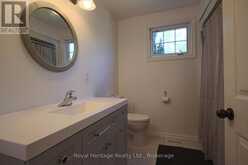 15 OAKWOOD DRIVE | Fenelon Falls Ontario | Slide Image Twelve