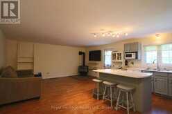 15 OAKWOOD DRIVE | Fenelon Falls Ontario | Slide Image Eight