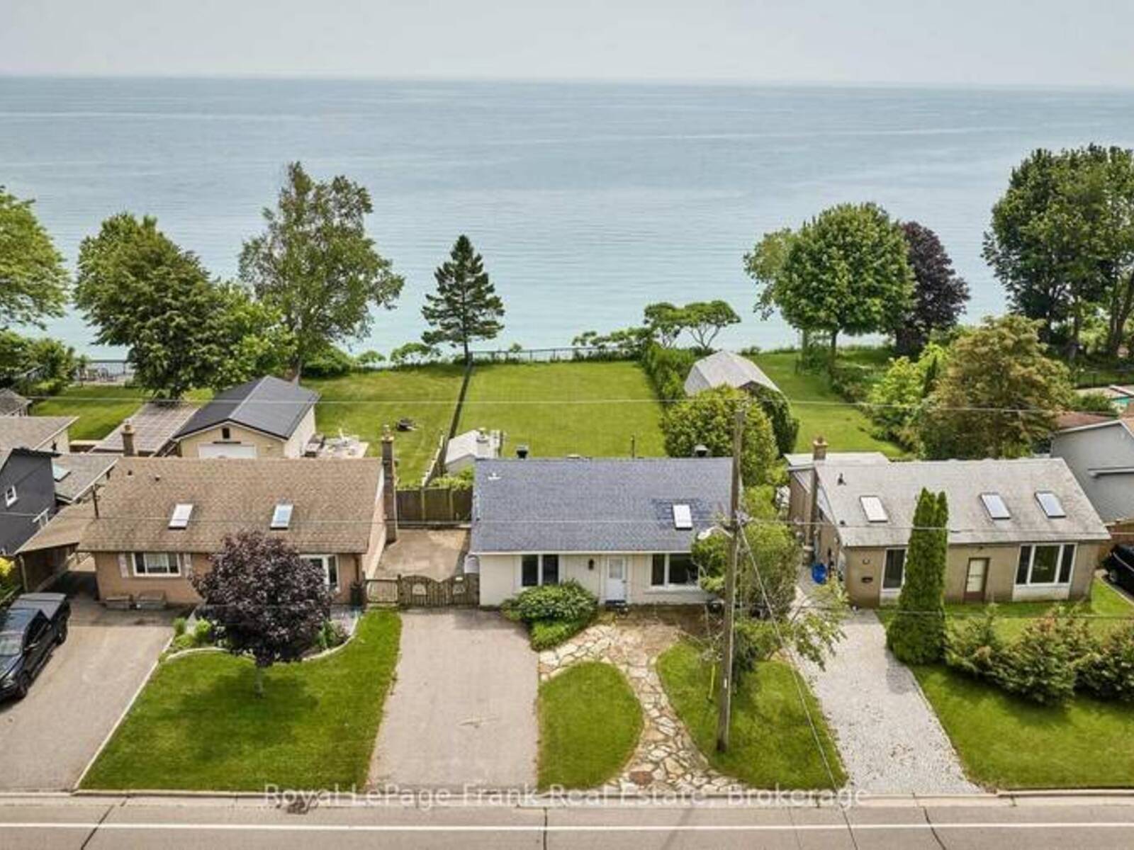 791 STONE STREET, Oshawa, Ontario L1J 1A4
