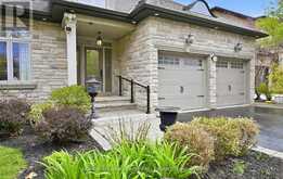 768 DUCHESS DRIVE | Mississauga Ontario | Slide Image Four