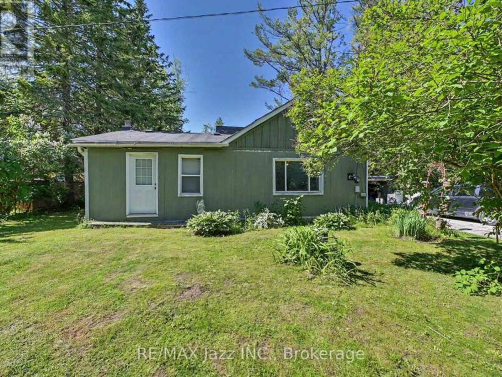 4 HUBBARD STREET, Georgina, Ontario L0E 1N0