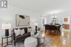 338 DOWSON LOOP | Newmarket Ontario | Slide Image Eight