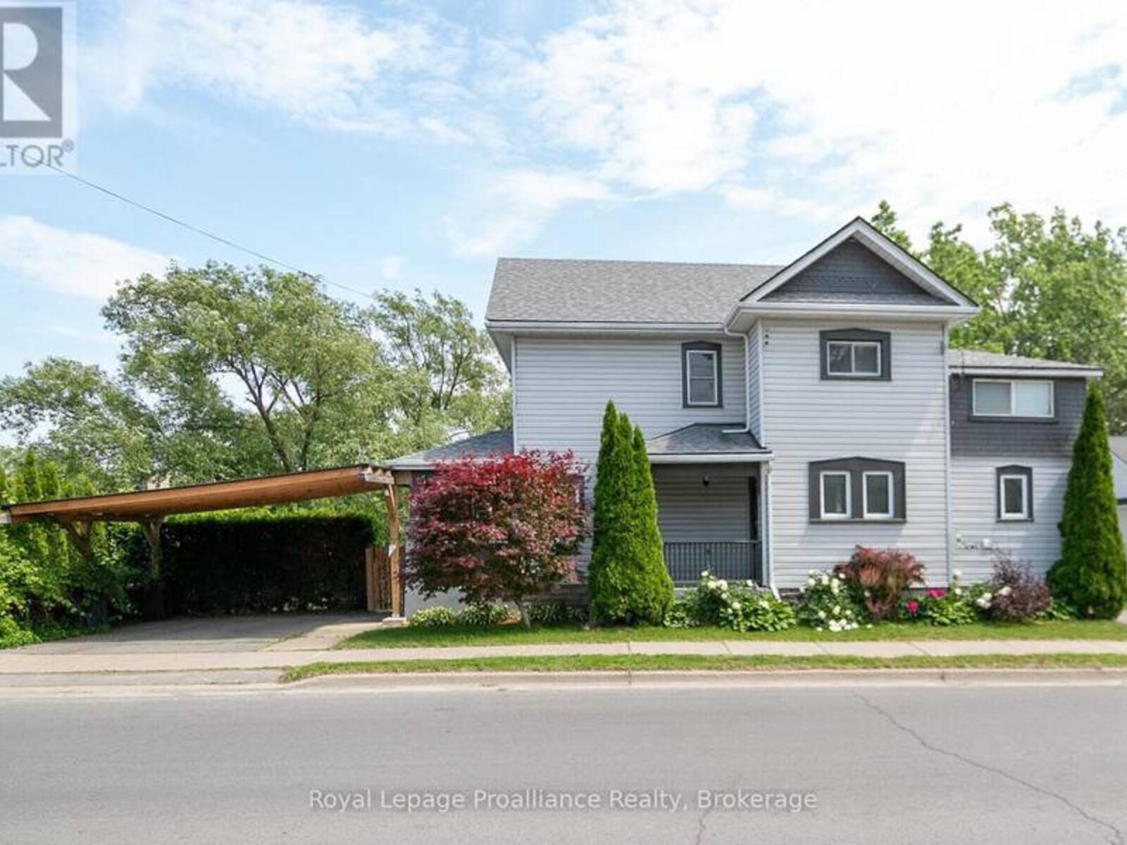 83 MOIRA STREET E, Belleville, Ontario K8P 2S3