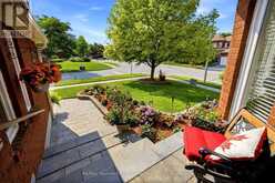 1 GLENCEDAR CRESCENT | Whitby Ontario | Slide Image Three