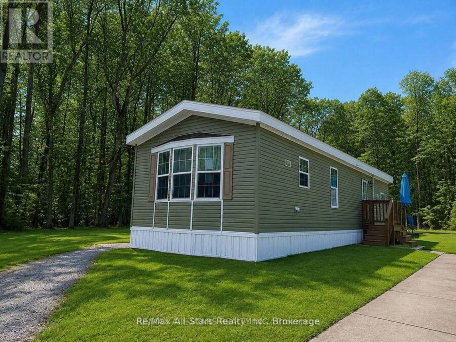 2406 SOUTH PORTAGE ROAD, Huntsville, Ontario P1H 2J3