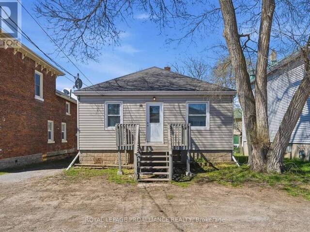 38 OAK STREET Belleville Ontario, K8N 3S8 - 3 Bedrooms Home For Sale
