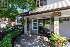 624 ROSELAWN AVENUE | Oshawa Ontario | Slide Image Four