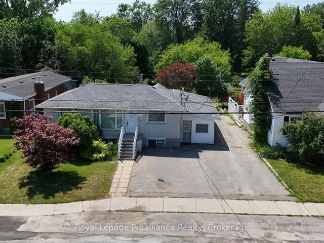 136 MACDONALD AVENUE Belleville Ontario, K8N 3Y3 - 4 Bedrooms Home For Sale
