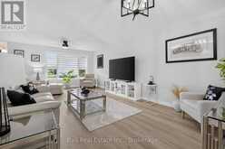18 RUSSELL HILL ROAD | Bobcaygeon Ontario | Slide Image Nine