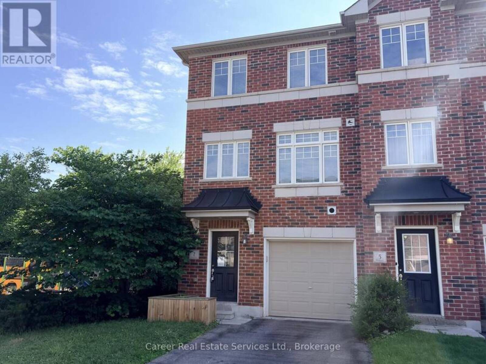 7 KEN BROMLEY LANE, Clarington, Ontario L1C 0S4