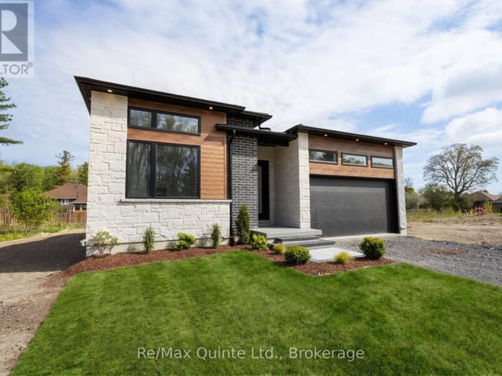 27 EXETER COURT, Quinte West, Ontario K8V 5P4