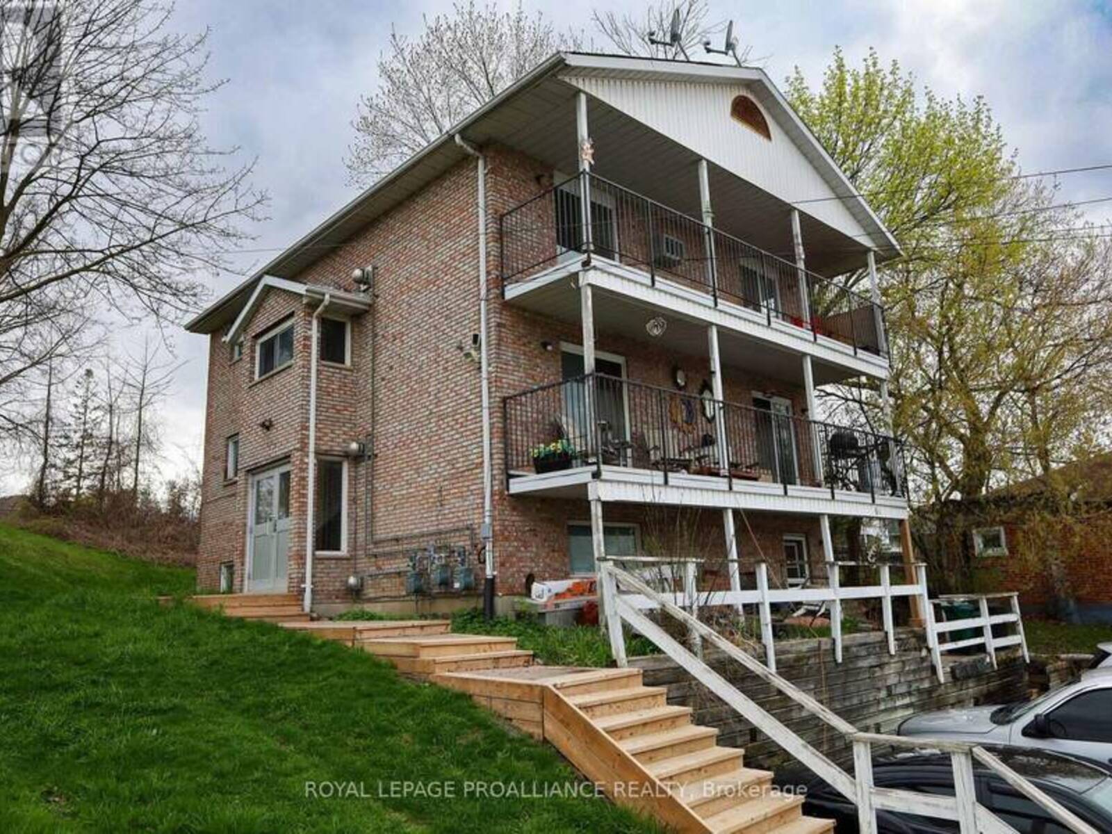 60 WALLBRIDGE CRESCENT, Belleville, Ontario K8P 1Z4