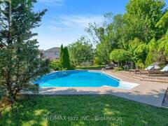 1098 KESWICK COURT Oshawa Ontario, L1K 2V2
