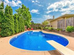 2235 WAYCROSS CRESCENT Mississauga Ontario, L5K 1J5