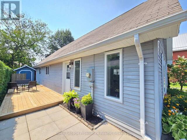 48 SOUTH GEORGE STREET Belleville Ontario, K8N 3G6 - 4 Bedrooms Waterfront Home For sale