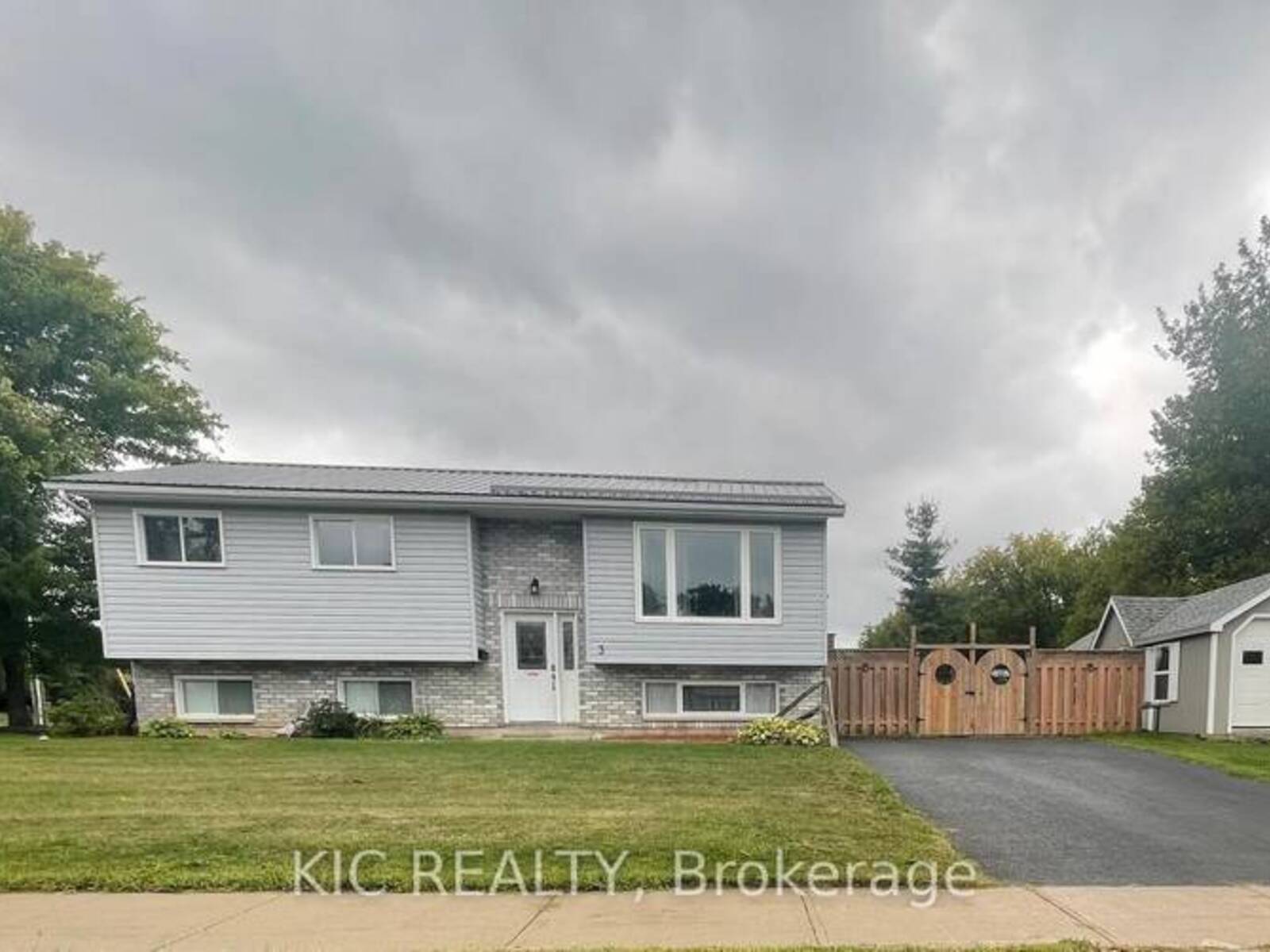 3 CREEKSIDE DRIVE, Stirling-Rawdon, Ontario K0K 3E0