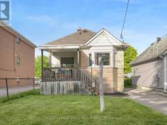 121 CROMWELL AVENUE Oshawa Ontario, L1J 4T5