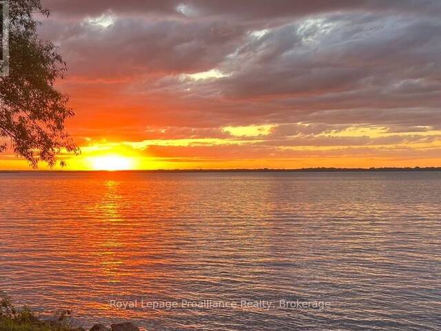 906 N BIG ISLAND ROAD Prince Edward Ontario, K0K 1W0 - 4 Bedrooms Waterfront Home For sale