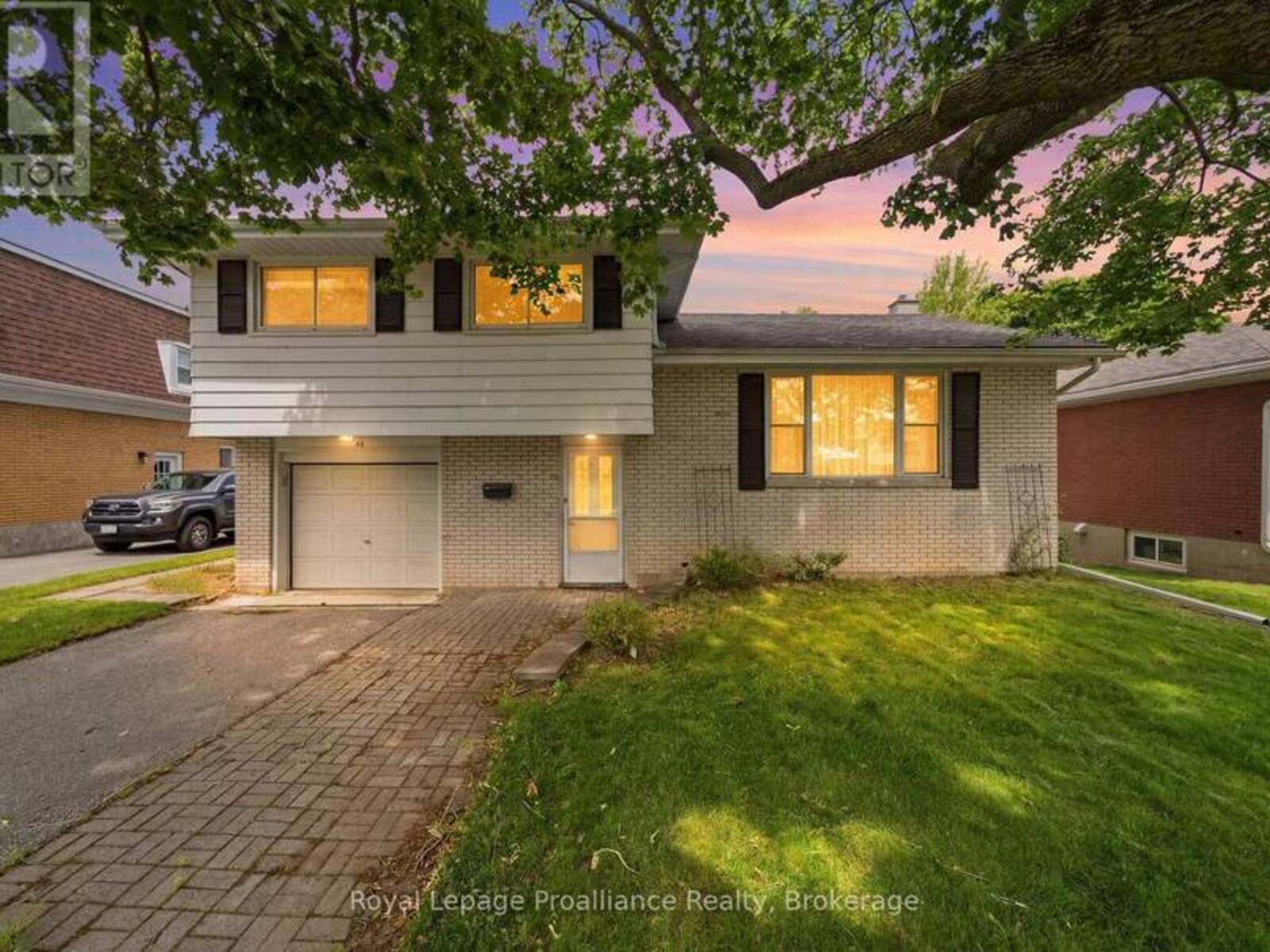 46 EDGEHILL ROAD, Belleville, Ontario K8N 2L1