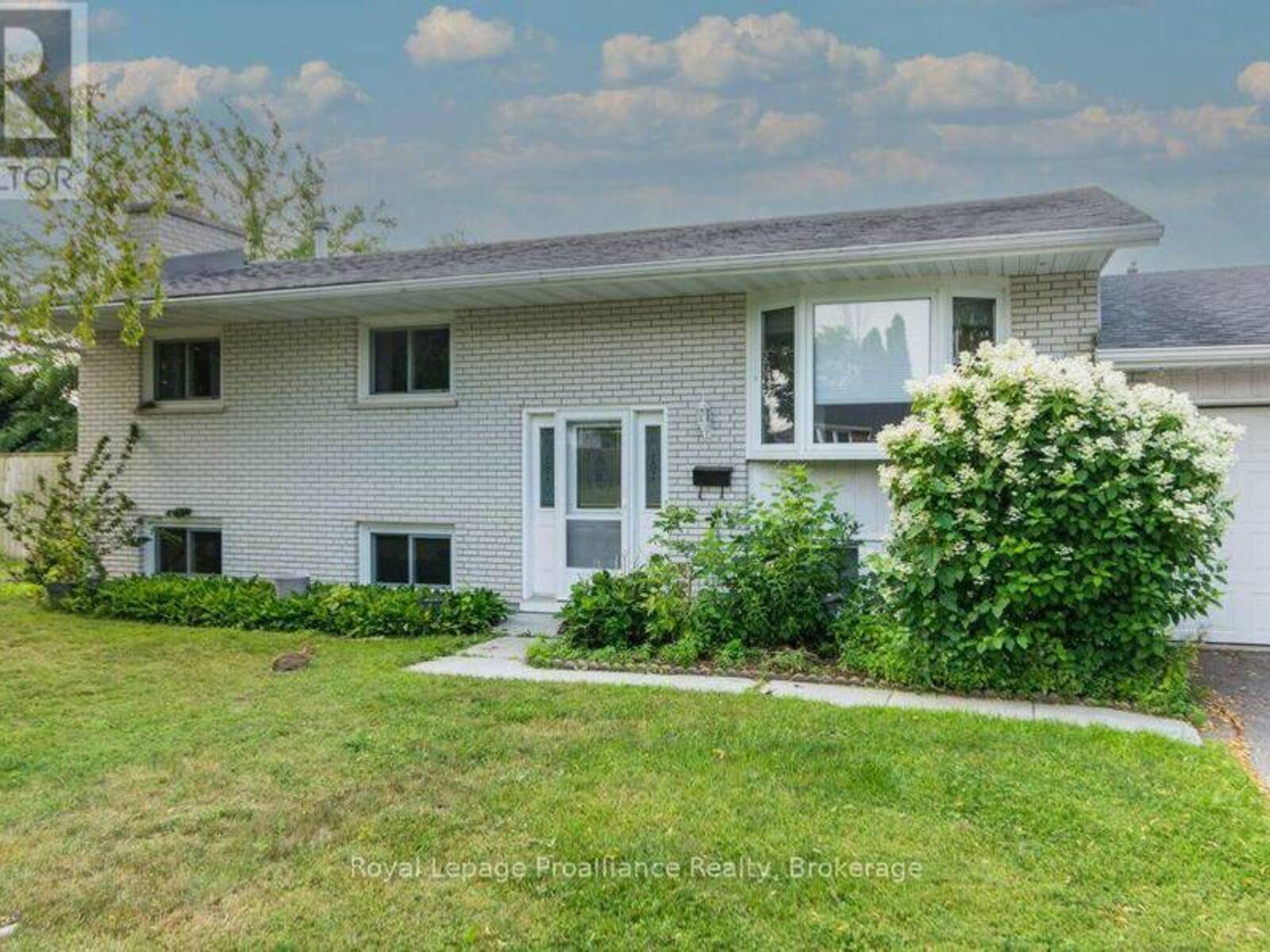 4 O'NEIL CRESCENT, Quinte West, Ontario K8V 5Y6