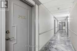 2721 - 633 BAY STREET | Toronto Ontario | Slide Image Four