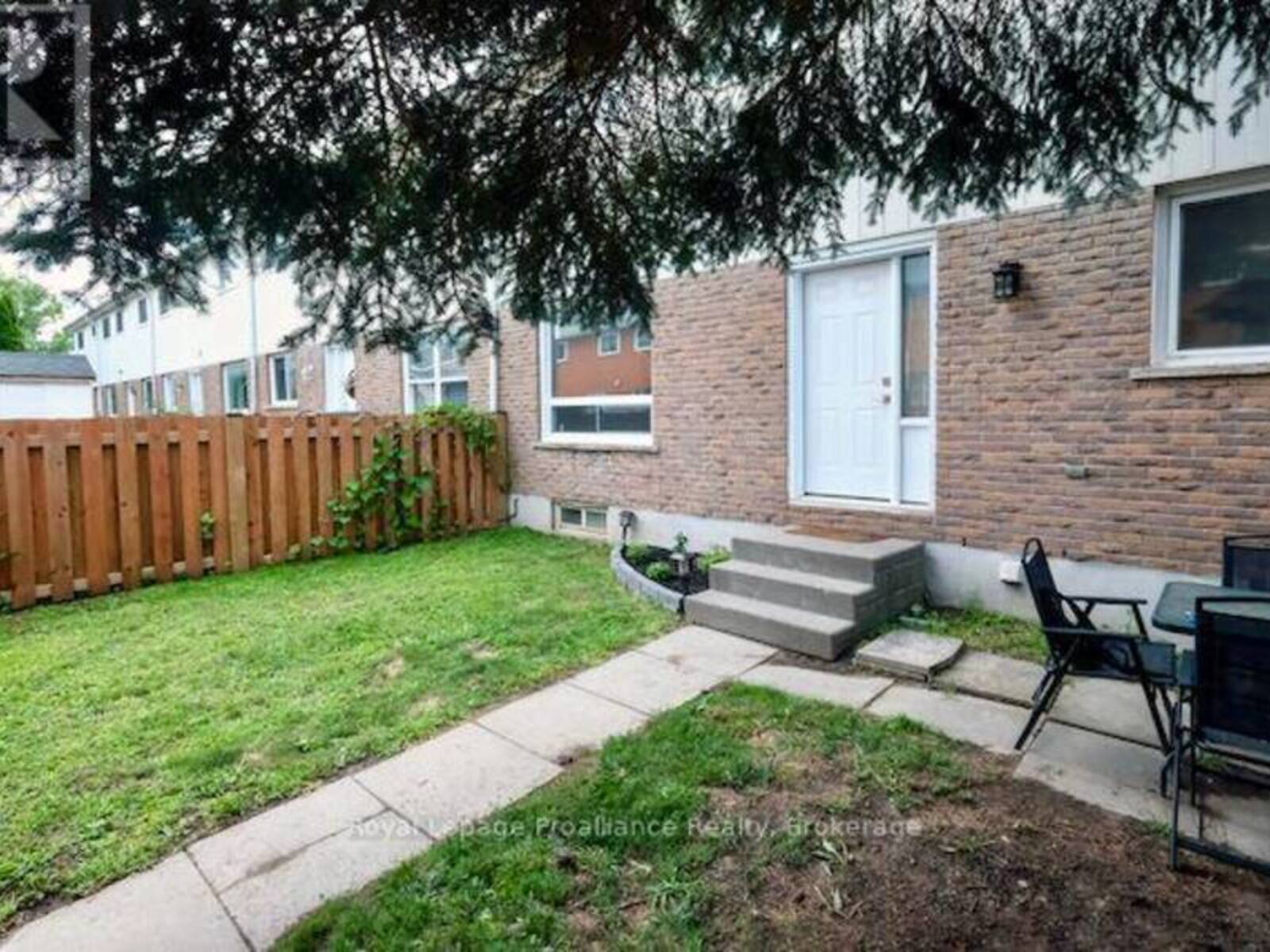 35 - 19 TRACEY PARK DRIVE, Belleville, Ontario K8P 4R4