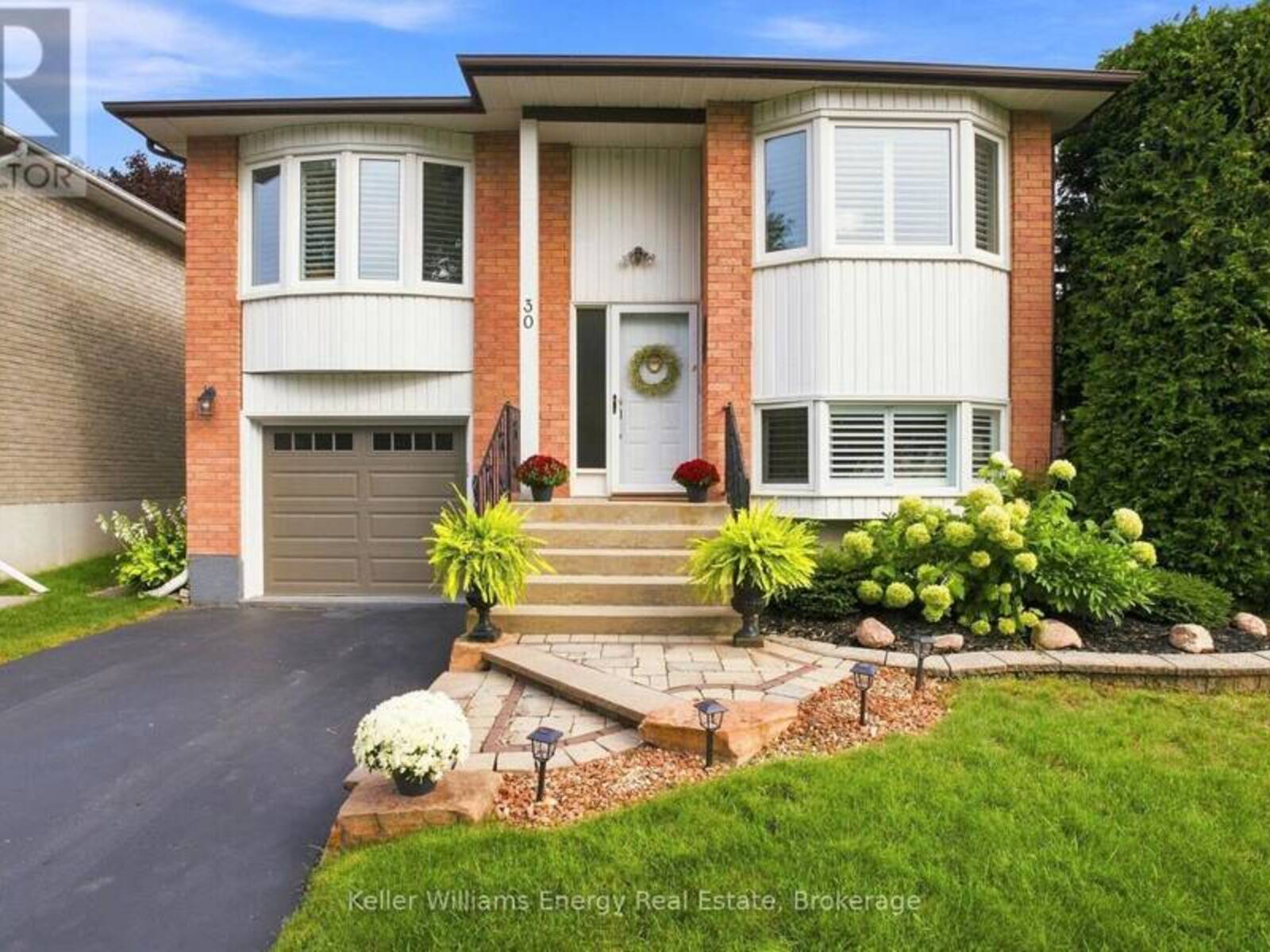 30 ALDERBROOK DRIVE, Clarington, Ontario L1E 1Z6