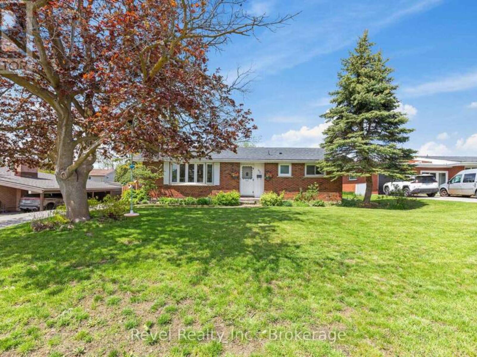42 KAWARTHA DRIVE, Lindsay, Ontario K9V 1A5
