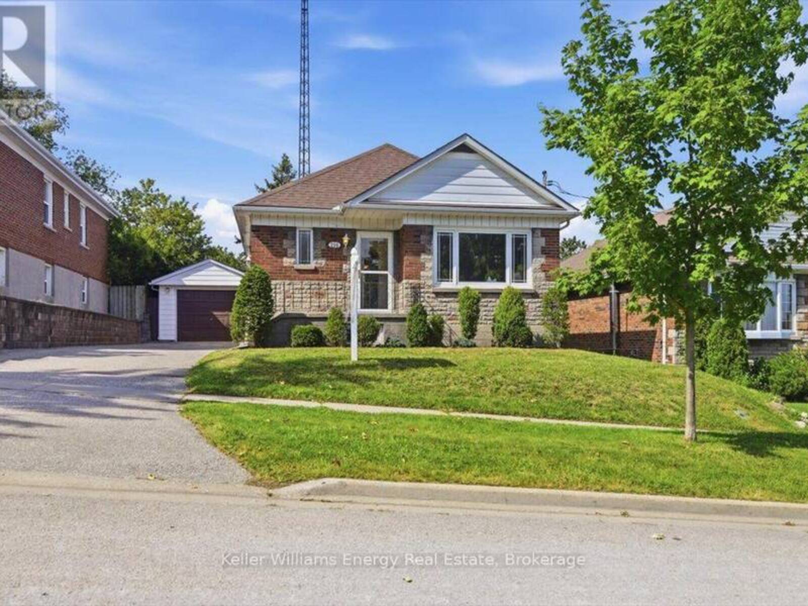 216 COLLEGE AVENUE, Oshawa, Ontario L1J 1R7