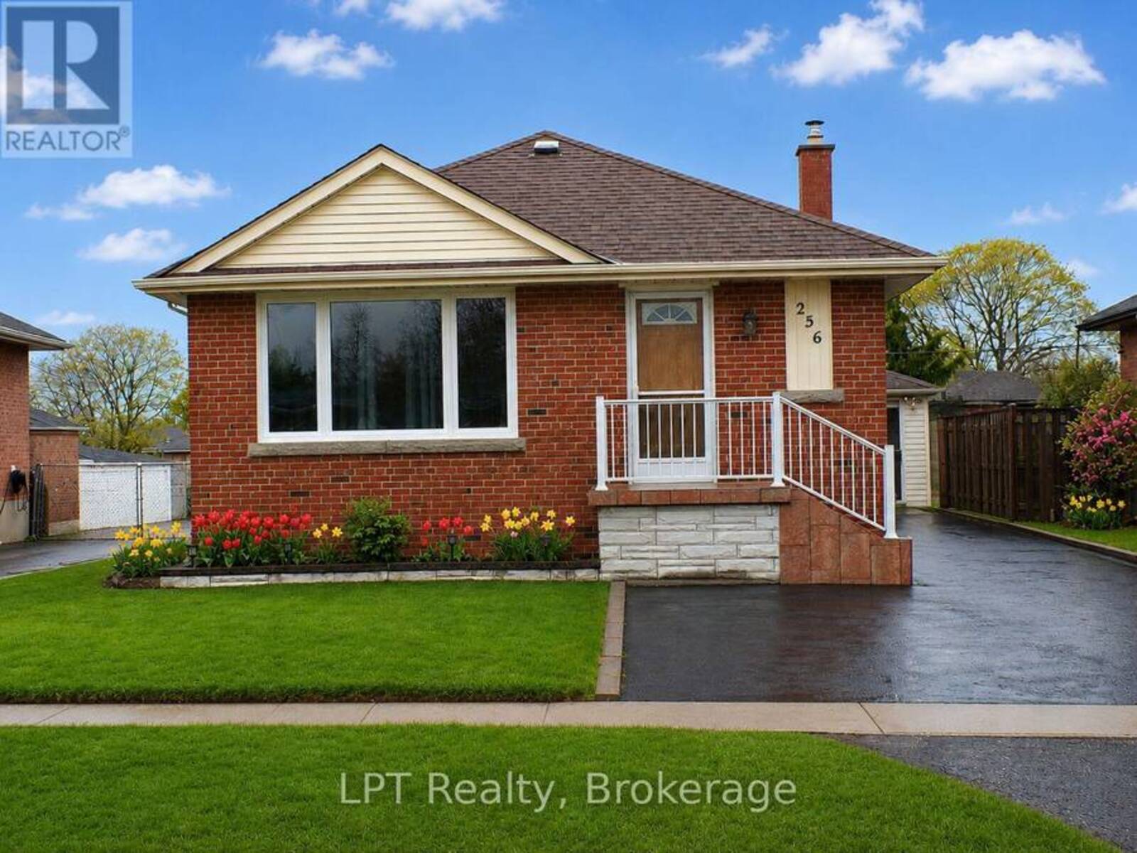 256 FAREWELL STREET, Oshawa, Ontario L1H 6L9