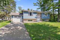 46 RIVERSIDE DRIVE | Bobcaygeon Ontario | Slide Image Three