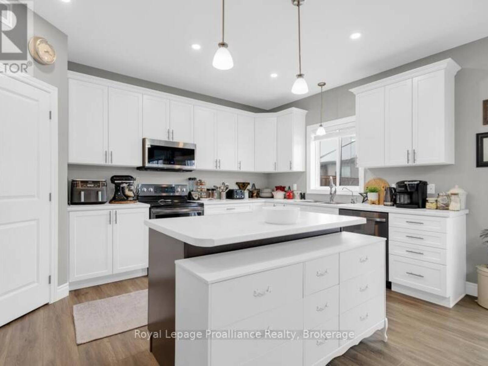 49 REDWOOD DRIVE, Belleville, Ontario K8N 0K3