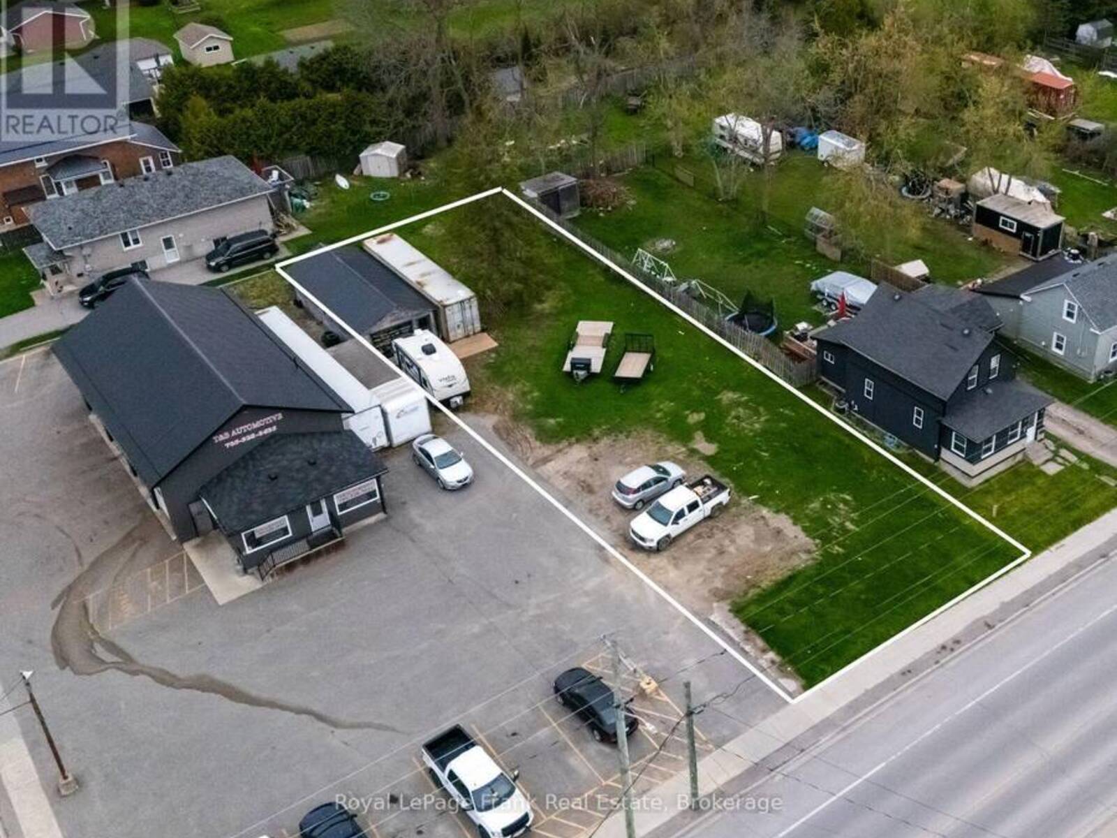 122 QUEEN STREET, Lindsay, Ontario K9V 1N3