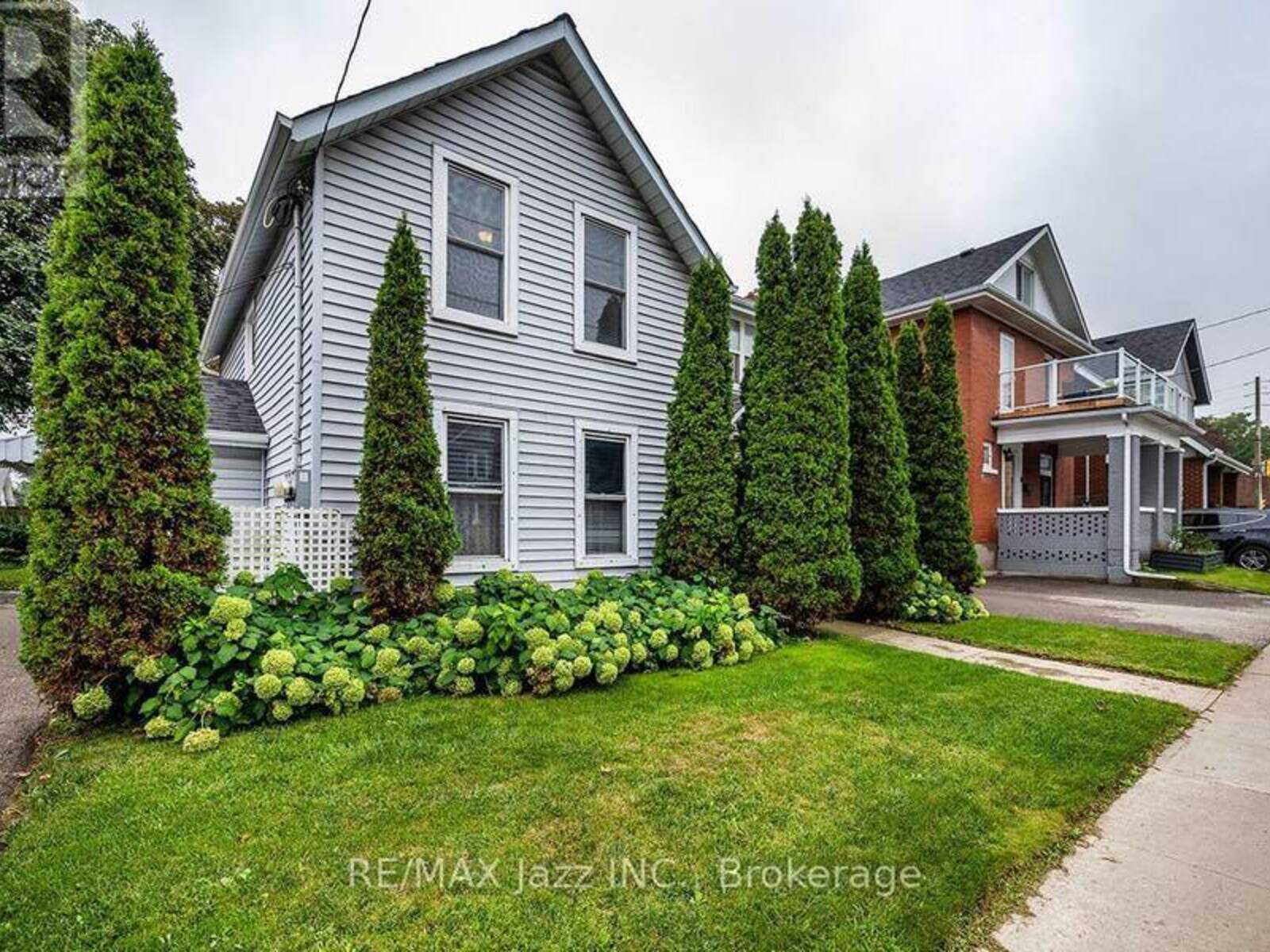 97 ADELAIDE AVENUE E, Oshawa, Ontario L1G 1Z2