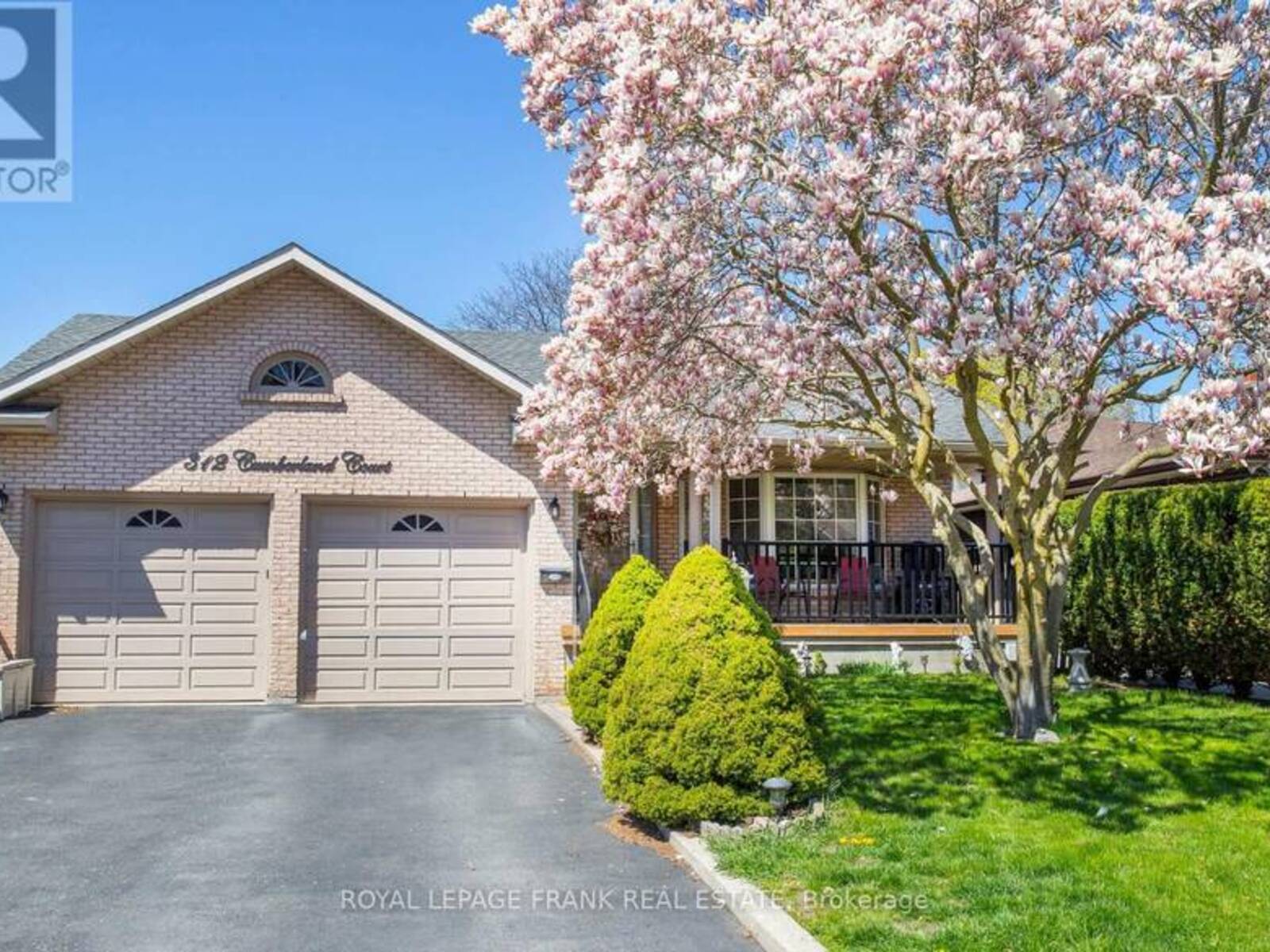 312 CUMBERLAND COURT, Oshawa, Ontario L1H 8E7