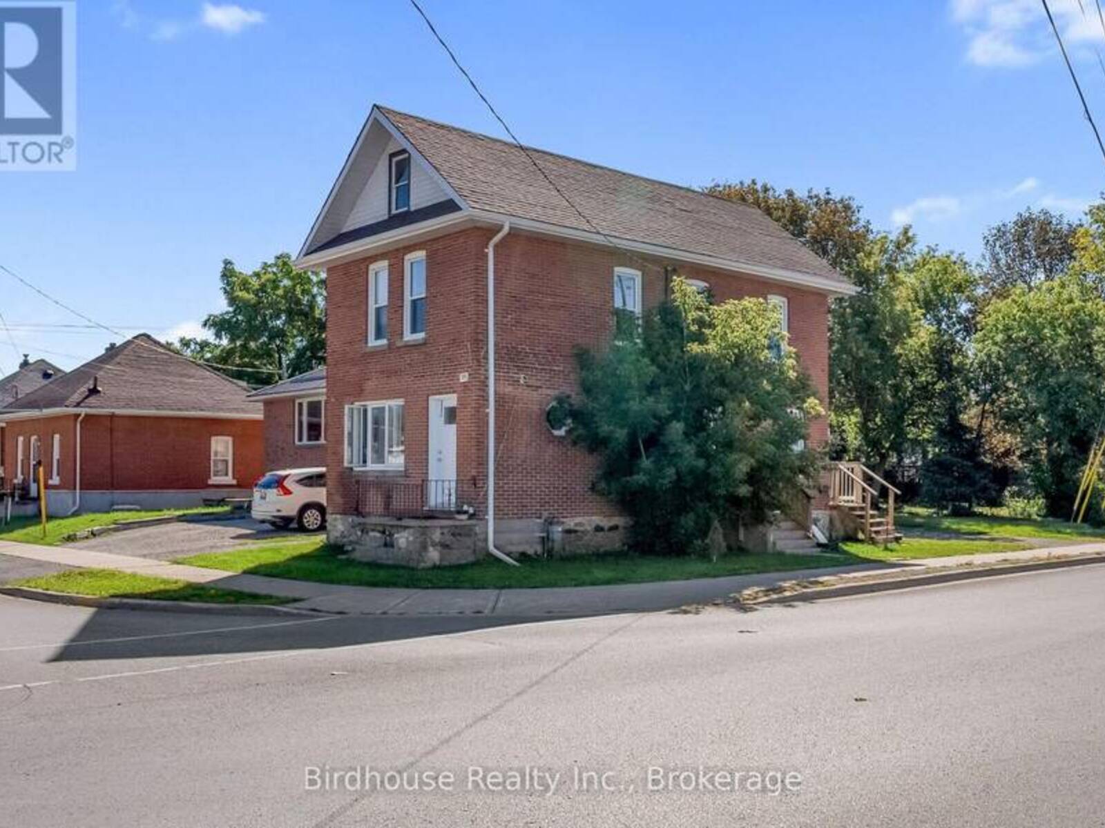 99 DURHAM STREET W, Lindsay, Ontario K9V 2P8