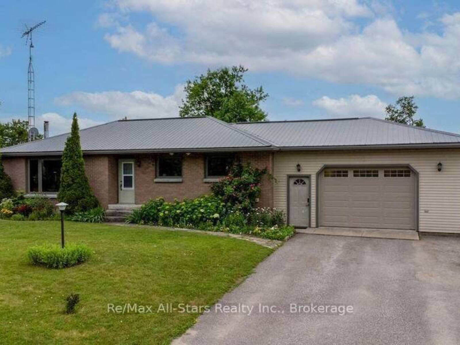 1571 ELM TREE ROAD, Lindsay, Ontario K9V 4R1