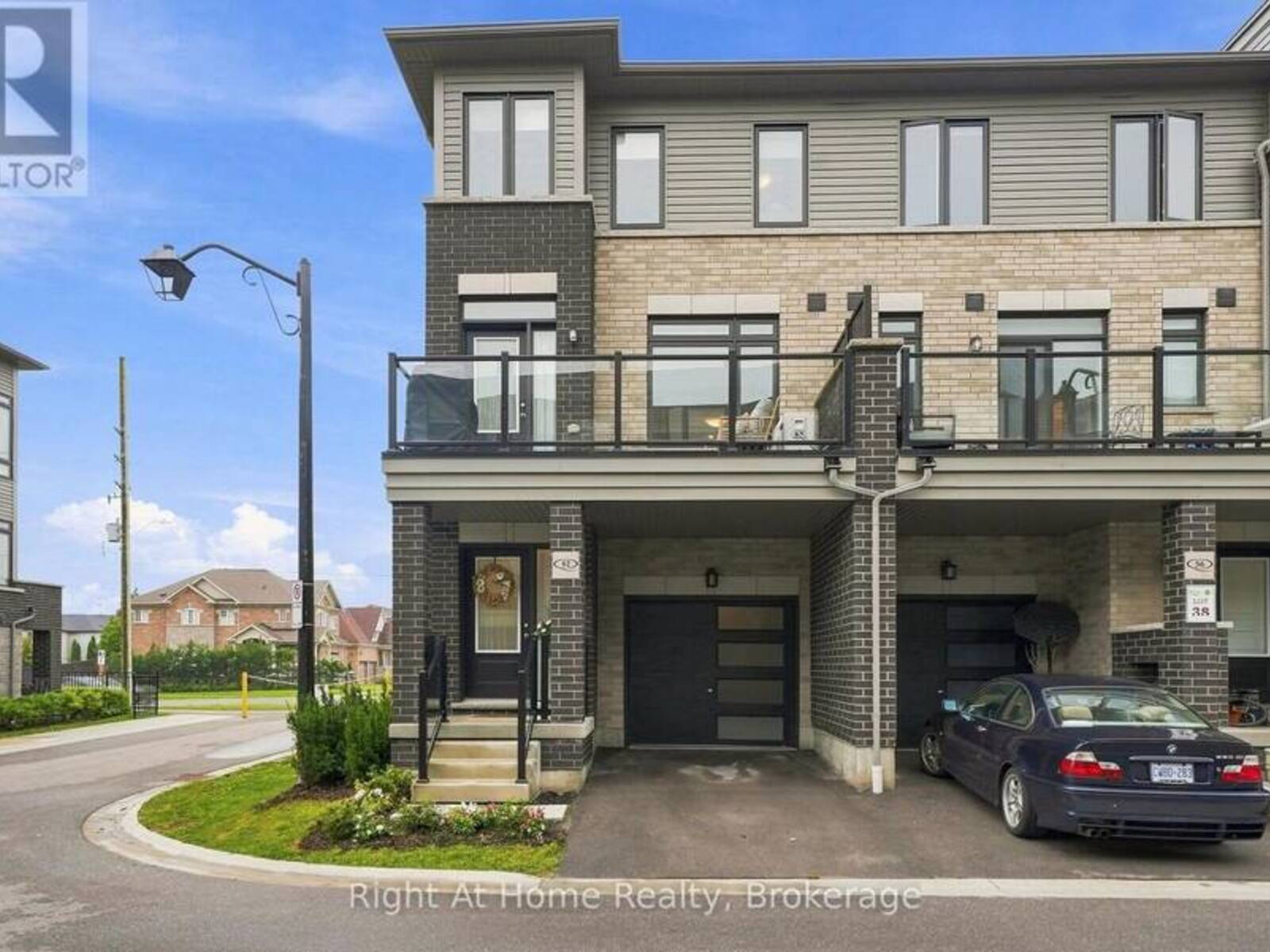 52 EMMAS WAY, Whitby, Ontario L1R 0S7