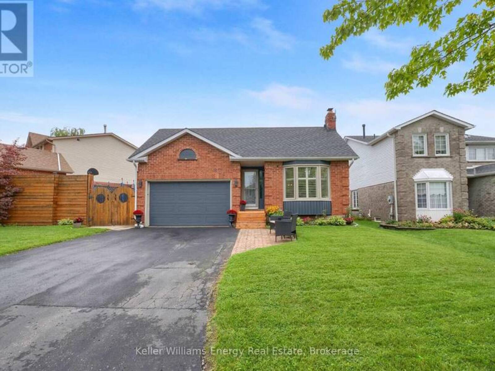 831 LAVIS STREET, Oshawa, Ontario L1K 1W8